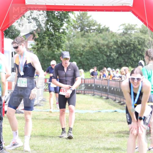 21.06.2026 - 29. Vierlanden-Triathlon Andreas Tolksdorf http://msf.ph/oto/9892066 21.06.2026 13:36:14 Ziel 5, 845, 5, 845 meine-sportfotos.de