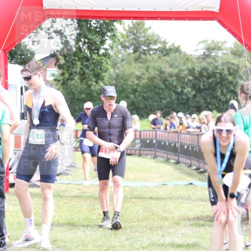 21.06.2026 - 29. Vierlanden-Triathlon Andreas Tolksdorf http://msf.ph/oto/9892067 21.06.2026 13:36:14 Ziel 5, 845, 5, 845 meine-sportfotos.de