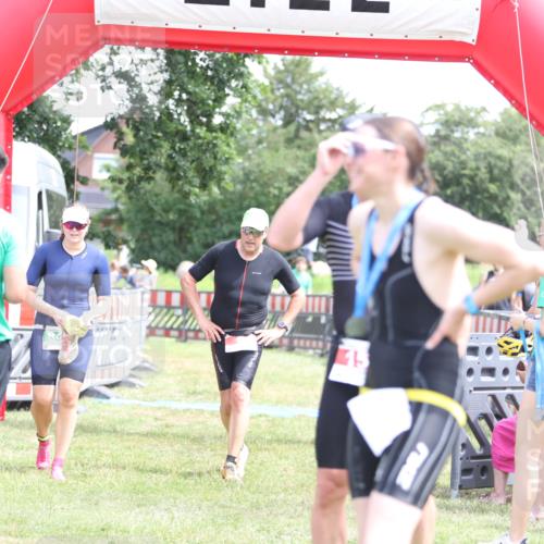 21.06.2026 - 29. Vierlanden-Triathlon Andreas Tolksdorf http://msf.ph/oto/9892080 21.06.2026 13:36:22 Ziel  meine-sportfotos.de
