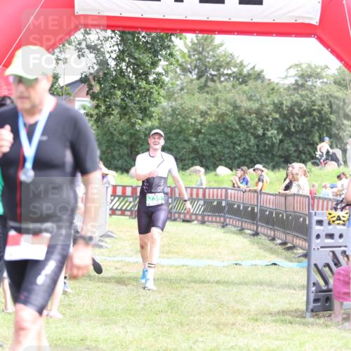 21.06.2026 - 29. Vierlanden-Triathlon Andreas Tolksdorf http://msf.ph/oto/9892085 21.06.2026 13:36:40 Ziel 735, 783, 735, 783 meine-sportfotos.de