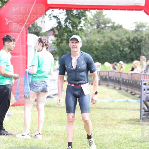 21.06.2026 - 29. Vierlanden-Triathlon Andreas Tolksdorf http://msf.ph/oto/9892115 21.06.2026 13:37:11 Ziel 1005, 1005 meine-sportfotos.de