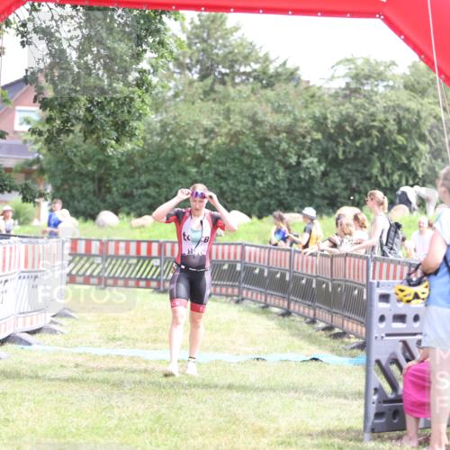 21.06.2026 - 29. Vierlanden-Triathlon Andreas Tolksdorf http://msf.ph/oto/9892137 21.06.2026 13:37:43 Ziel 846, 870, 1002, 846, 870, 1002 meine-sportfotos.de