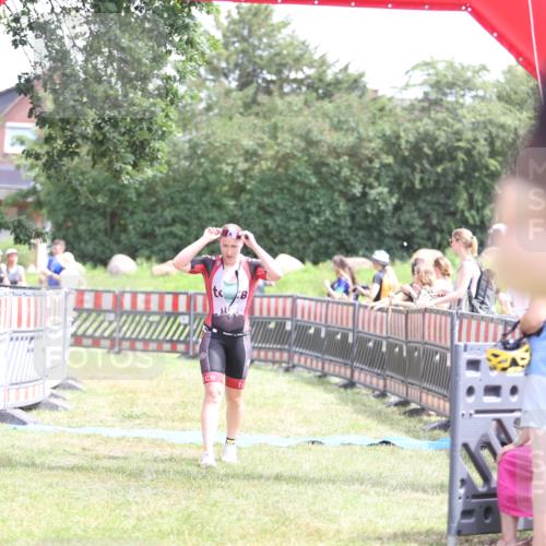 21.06.2026 - 29. Vierlanden-Triathlon Andreas Tolksdorf http://msf.ph/oto/9892140 21.06.2026 13:37:44 Ziel 846, 870, 1002, 846, 870, 1002 meine-sportfotos.de