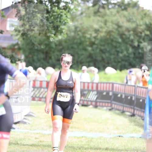 21.06.2026 - 29. Vierlanden-Triathlon Andreas Tolksdorf http://msf.ph/oto/9892194 21.06.2026 13:38:06 Ziel 997, 997 meine-sportfotos.de