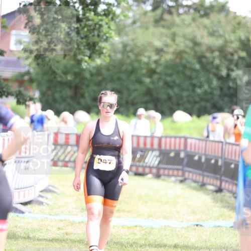 21.06.2026 - 29. Vierlanden-Triathlon Andreas Tolksdorf http://msf.ph/oto/9892196 21.06.2026 13:38:07 Ziel 997, 997 meine-sportfotos.de
