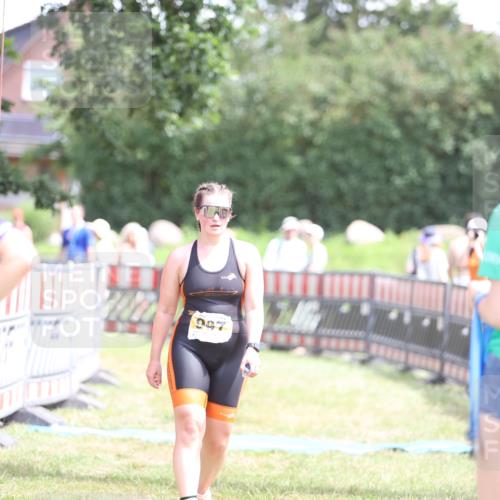 21.06.2026 - 29. Vierlanden-Triathlon Andreas Tolksdorf http://msf.ph/oto/9892198 21.06.2026 13:38:07 Ziel 997, 997 meine-sportfotos.de