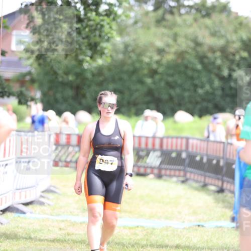 21.06.2026 - 29. Vierlanden-Triathlon Andreas Tolksdorf http://msf.ph/oto/9892199 21.06.2026 13:38:07 Ziel 997, 997 meine-sportfotos.de