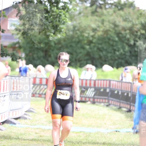 21.06.2026 - 29. Vierlanden-Triathlon Andreas Tolksdorf http://msf.ph/oto/9892200 21.06.2026 13:38:07 Ziel 997, 997 meine-sportfotos.de