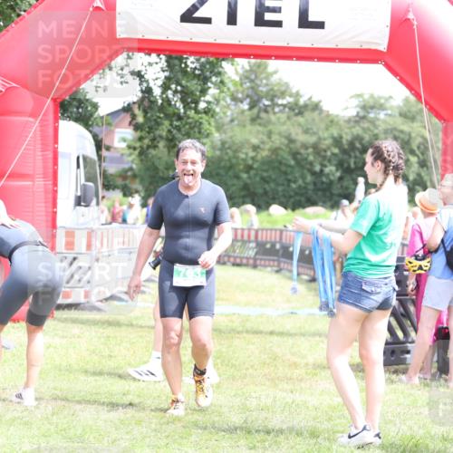 21.06.2026 - 29. Vierlanden-Triathlon Andreas Tolksdorf http://msf.ph/oto/9892230 21.06.2026 13:38:37 Ziel 763, 800, 763, 800 meine-sportfotos.de