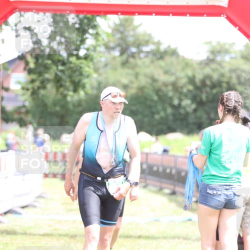 21.06.2026 - 29. Vierlanden-Triathlon Andreas Tolksdorf http://msf.ph/oto/9892234 21.06.2026 13:38:56 Ziel 99, 644, 795, 99, 644, 795 meine-sportfotos.de