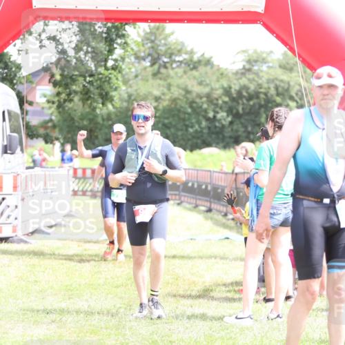 21.06.2026 - 29. Vierlanden-Triathlon Andreas Tolksdorf http://msf.ph/oto/9892248 21.06.2026 13:38:59 Ziel 644, 795, 644, 795 meine-sportfotos.de