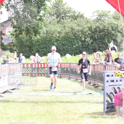 21.06.2026 - 29. Vierlanden-Triathlon Andreas Tolksdorf http://msf.ph/oto/9892270 21.06.2026 13:39:28 Ziel 115, 225, 115, 225 meine-sportfotos.de