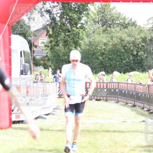 21.06.2026 - 29. Vierlanden-Triathlon Andreas Tolksdorf http://msf.ph/oto/9892287 21.06.2026 13:39:33 Ziel 115, 225, 115, 225 meine-sportfotos.de