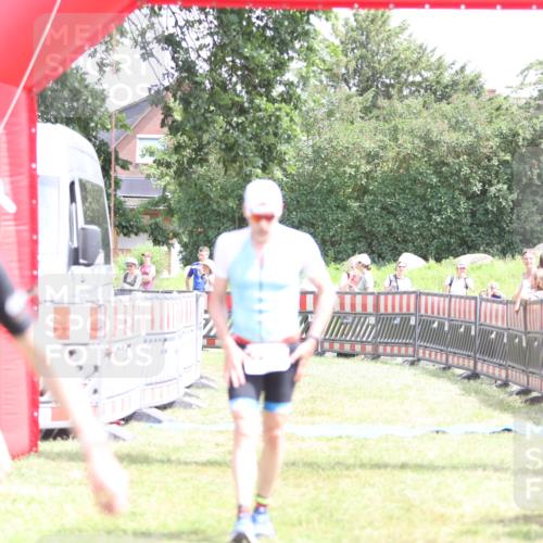21.06.2026 - 29. Vierlanden-Triathlon Andreas Tolksdorf http://msf.ph/oto/9892288 21.06.2026 13:39:33 Ziel 115, 225, 115, 225 meine-sportfotos.de