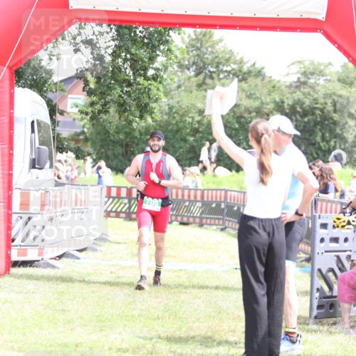 21.06.2026 - 29. Vierlanden-Triathlon Andreas Tolksdorf http://msf.ph/oto/9892292 21.06.2026 13:39:46 Ziel 69, 705, 69, 705 meine-sportfotos.de