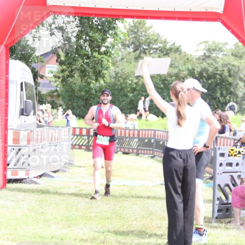 21.06.2026 - 29. Vierlanden-Triathlon Andreas Tolksdorf http://msf.ph/oto/9892293 21.06.2026 13:39:46 Ziel 69, 705, 69, 705 meine-sportfotos.de