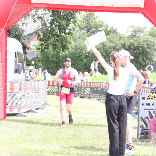 21.06.2026 - 29. Vierlanden-Triathlon Andreas Tolksdorf http://msf.ph/oto/9892295 21.06.2026 13:39:46 Ziel 69, 705, 69, 705 meine-sportfotos.de