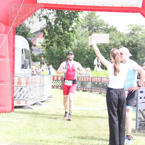 21.06.2026 - 29. Vierlanden-Triathlon Andreas Tolksdorf http://msf.ph/oto/9892299 21.06.2026 13:39:46 Ziel 69, 705, 69, 705 meine-sportfotos.de