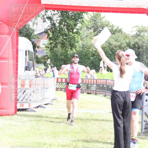 21.06.2026 - 29. Vierlanden-Triathlon Andreas Tolksdorf http://msf.ph/oto/9892301 21.06.2026 13:39:47 Ziel 69, 705, 69, 705 meine-sportfotos.de