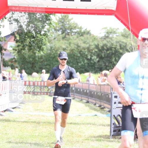 21.06.2026 - 29. Vierlanden-Triathlon Andreas Tolksdorf http://msf.ph/oto/9892303 21.06.2026 13:39:54 Ziel 69, 69 meine-sportfotos.de