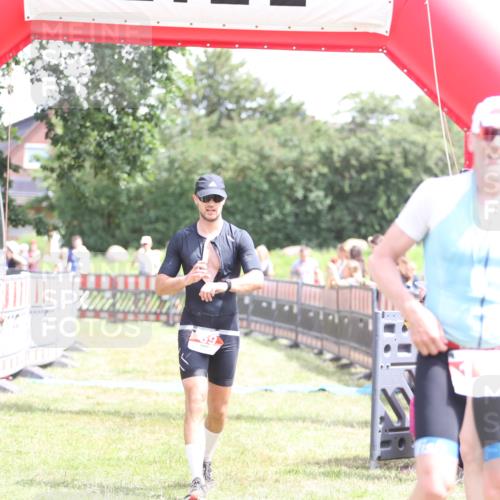 21.06.2026 - 29. Vierlanden-Triathlon Andreas Tolksdorf http://msf.ph/oto/9892304 21.06.2026 13:39:54 Ziel 69, 69 meine-sportfotos.de