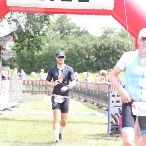 21.06.2026 - 29. Vierlanden-Triathlon Andreas Tolksdorf http://msf.ph/oto/9892305 21.06.2026 13:39:54 Ziel 69, 69 meine-sportfotos.de