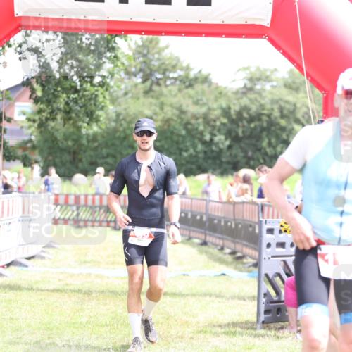21.06.2026 - 29. Vierlanden-Triathlon Andreas Tolksdorf http://msf.ph/oto/9892307 21.06.2026 13:39:54 Ziel 69, 69 meine-sportfotos.de