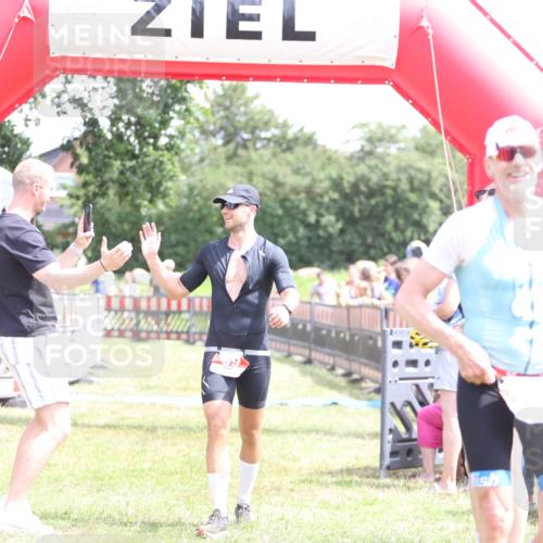 21.06.2026 - 29. Vierlanden-Triathlon Andreas Tolksdorf http://msf.ph/oto/9892308 21.06.2026 13:39:55 Ziel  meine-sportfotos.de