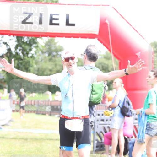21.06.2026 - 29. Vierlanden-Triathlon Andreas Tolksdorf http://msf.ph/oto/9892312 21.06.2026 13:40:09 Ziel 192, 192 meine-sportfotos.de