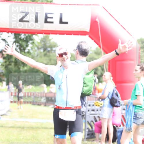 21.06.2026 - 29. Vierlanden-Triathlon Andreas Tolksdorf http://msf.ph/oto/9892314 21.06.2026 13:40:09 Ziel 192, 192 meine-sportfotos.de