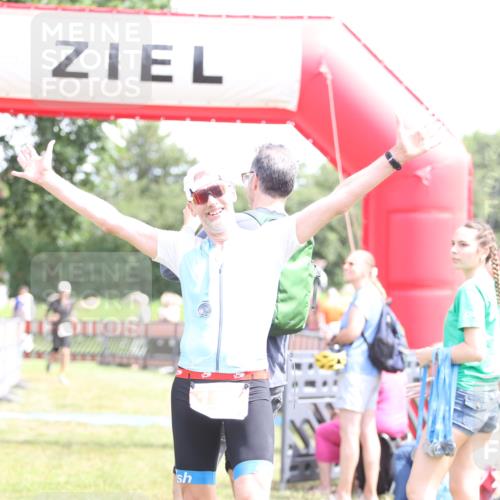 21.06.2026 - 29. Vierlanden-Triathlon Andreas Tolksdorf http://msf.ph/oto/9892317 21.06.2026 13:40:09 Ziel 192, 192 meine-sportfotos.de