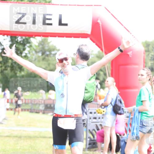 21.06.2026 - 29. Vierlanden-Triathlon Andreas Tolksdorf http://msf.ph/oto/9892318 21.06.2026 13:40:09 Ziel 192, 192 meine-sportfotos.de