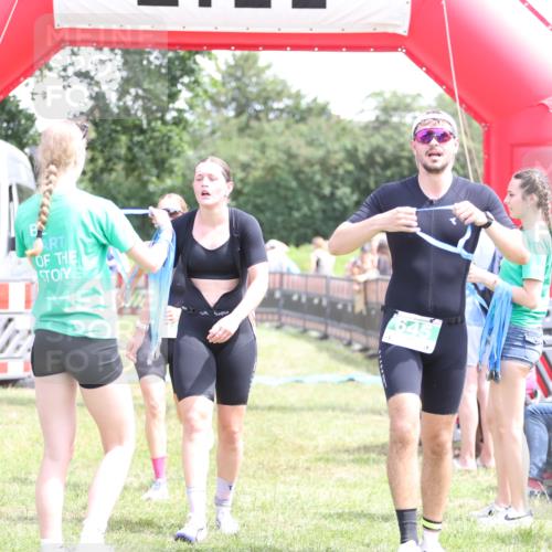 21.06.2026 - 29. Vierlanden-Triathlon Andreas Tolksdorf http://msf.ph/oto/9892334 21.06.2026 13:40:42 Ziel 267, 645, 879, 267, 645, 879 meine-sportfotos.de