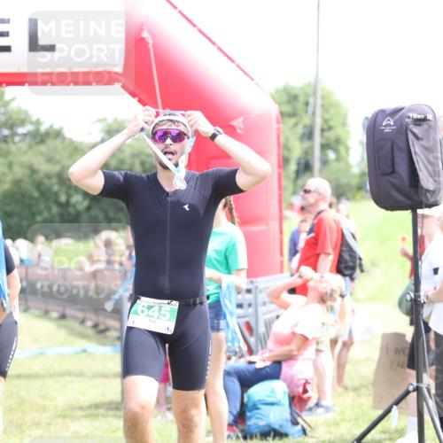 21.06.2026 - 29. Vierlanden-Triathlon Andreas Tolksdorf http://msf.ph/oto/9892338 21.06.2026 13:40:43 Ziel 267, 879, 267, 879 meine-sportfotos.de