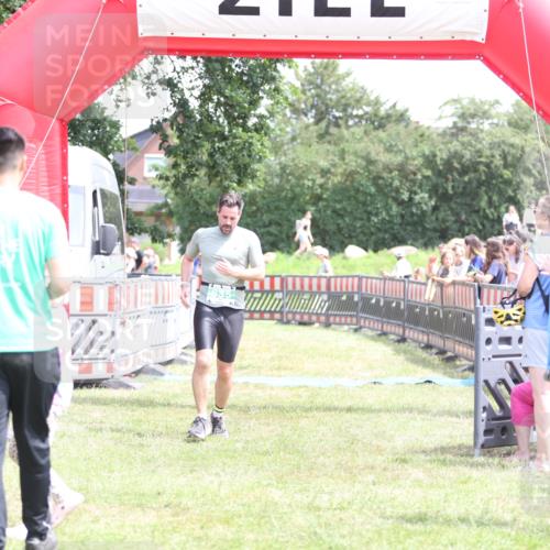 21.06.2026 - 29. Vierlanden-Triathlon Andreas Tolksdorf http://msf.ph/oto/9892382 21.06.2026 13:41:28 Ziel 635, 635 meine-sportfotos.de