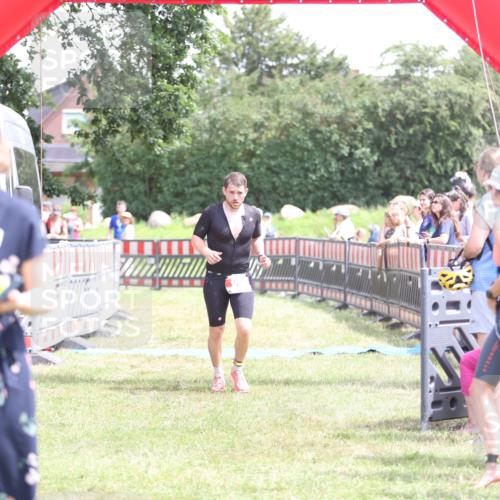 21.06.2026 - 29. Vierlanden-Triathlon Andreas Tolksdorf http://msf.ph/oto/9892386 21.06.2026 13:41:42 Ziel 90, 1353, 90, 1353 meine-sportfotos.de