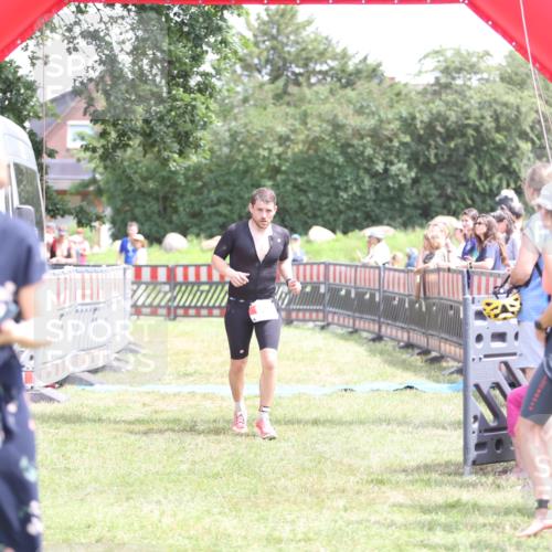 21.06.2026 - 29. Vierlanden-Triathlon Andreas Tolksdorf http://msf.ph/oto/9892387 21.06.2026 13:41:42 Ziel 90, 1353, 90, 1353 meine-sportfotos.de