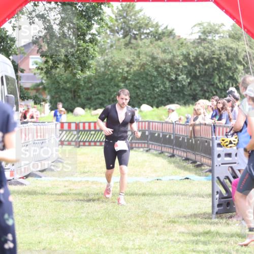 21.06.2026 - 29. Vierlanden-Triathlon Andreas Tolksdorf http://msf.ph/oto/9892389 21.06.2026 13:41:42 Ziel 90, 1353, 90, 1353 meine-sportfotos.de