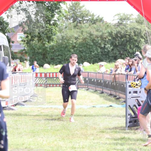 21.06.2026 - 29. Vierlanden-Triathlon Andreas Tolksdorf http://msf.ph/oto/9892390 21.06.2026 13:41:42 Ziel 90, 1353, 90, 1353 meine-sportfotos.de