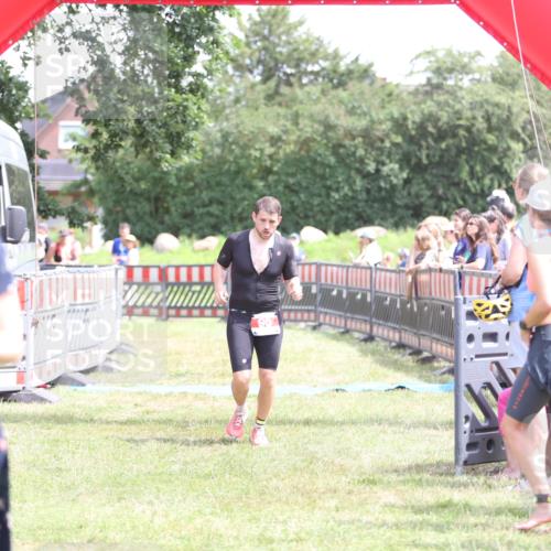 21.06.2026 - 29. Vierlanden-Triathlon Andreas Tolksdorf http://msf.ph/oto/9892392 21.06.2026 13:41:42 Ziel 90, 1353, 90, 1353 meine-sportfotos.de