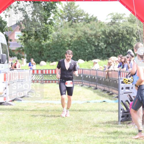 21.06.2026 - 29. Vierlanden-Triathlon Andreas Tolksdorf http://msf.ph/oto/9892393 21.06.2026 13:41:42 Ziel 90, 1353, 90, 1353 meine-sportfotos.de