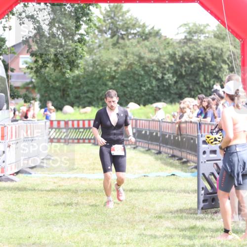 21.06.2026 - 29. Vierlanden-Triathlon Andreas Tolksdorf http://msf.ph/oto/9892398 21.06.2026 13:41:42 Ziel 90, 1353, 90, 1353 meine-sportfotos.de