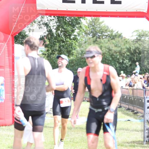 21.06.2026 - 29. Vierlanden-Triathlon Andreas Tolksdorf http://msf.ph/oto/9892417 21.06.2026 13:42:01 Ziel 33, 124, 33, 124 meine-sportfotos.de