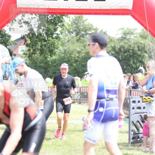 21.06.2026 - 29. Vierlanden-Triathlon Andreas Tolksdorf http://msf.ph/oto/9892422 21.06.2026 13:42:04 Ziel 124, 124 meine-sportfotos.de