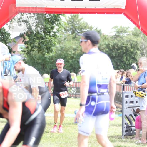21.06.2026 - 29. Vierlanden-Triathlon Andreas Tolksdorf http://msf.ph/oto/9892423 21.06.2026 13:42:04 Ziel 124, 124 meine-sportfotos.de