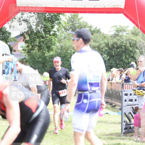 21.06.2026 - 29. Vierlanden-Triathlon Andreas Tolksdorf http://msf.ph/oto/9892425 21.06.2026 13:42:04 Ziel 124, 124 meine-sportfotos.de