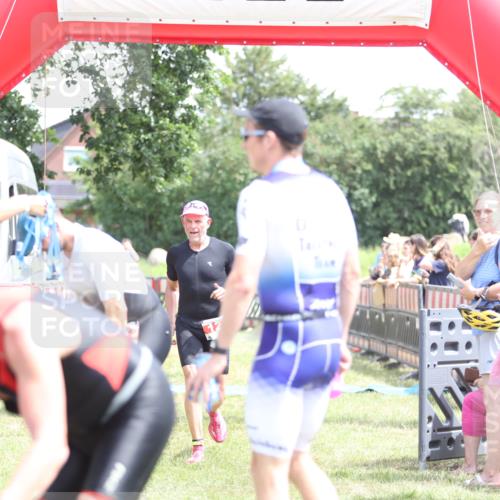21.06.2026 - 29. Vierlanden-Triathlon Andreas Tolksdorf http://msf.ph/oto/9892426 21.06.2026 13:42:04 Ziel 124, 124 meine-sportfotos.de
