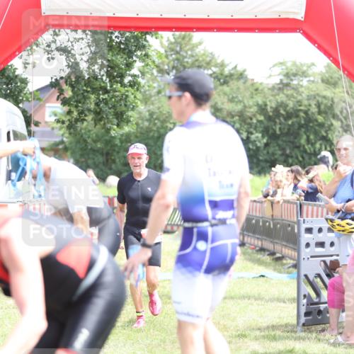21.06.2026 - 29. Vierlanden-Triathlon Andreas Tolksdorf http://msf.ph/oto/9892427 21.06.2026 13:42:04 Ziel 124, 124 meine-sportfotos.de