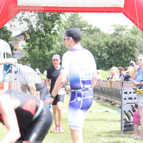 21.06.2026 - 29. Vierlanden-Triathlon Andreas Tolksdorf http://msf.ph/oto/9892429 21.06.2026 13:42:04 Ziel 124, 124 meine-sportfotos.de