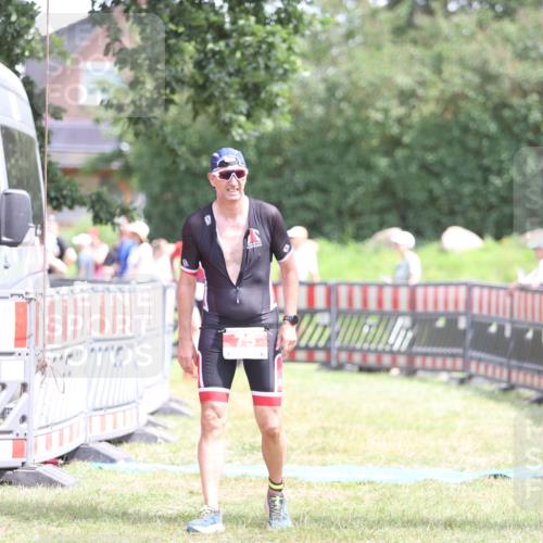 21.06.2026 - 29. Vierlanden-Triathlon Andreas Tolksdorf http://msf.ph/oto/9892430 21.06.2026 13:42:34 Ziel 239, 239 meine-sportfotos.de